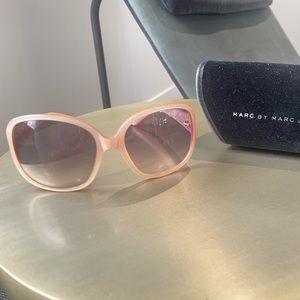 Marc Jacobs sunnies!